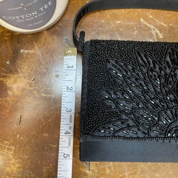 La Regale Beaded Evening Clutch - Picture 9 of 11